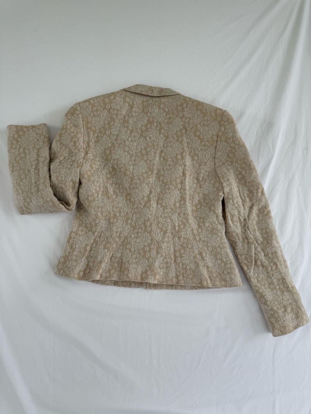 Liz Claiborne Beige Floral Jacquard Skirt Suit - Picture 3 of 11